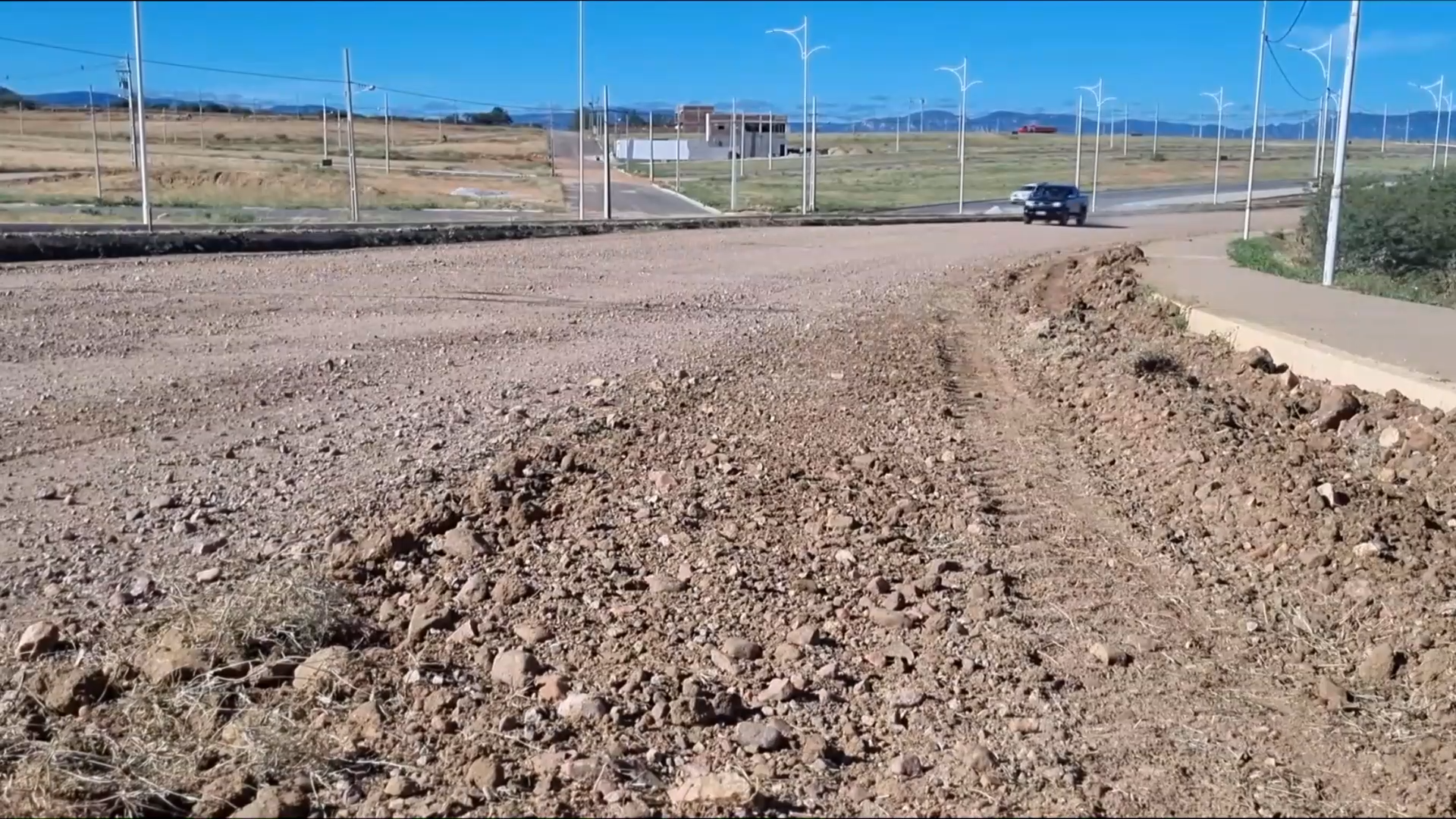 Após mais de 6 meses da assinatura da ordem de serviço para a recuperação asfáltica da Alça Sudeste, as melhorias ainda são lentas. VÍDEO