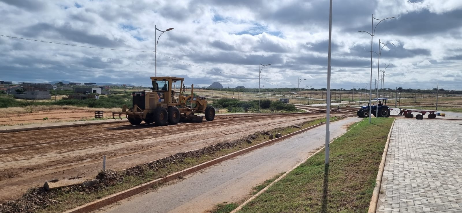Obras da Alça Sudeste são retomadas e máquinas realizam serviços de terraplanagem para recapeamento asfáltico. VÍDEO