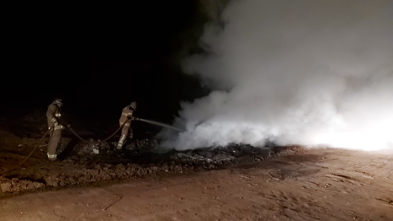 Corpo de Bombeiros age rápido e controla princípio de incêndio no Lixão de Patos, na noite desta terça-feira (05). VÍDEO