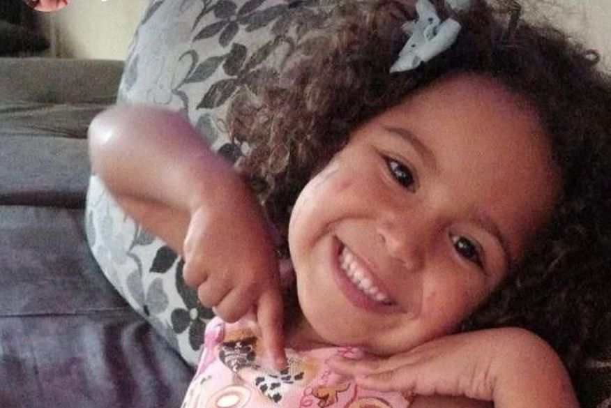 Menina de 4 anos morre eletrocutada ao ser atingida por fio de alta tensão, na Paraíba