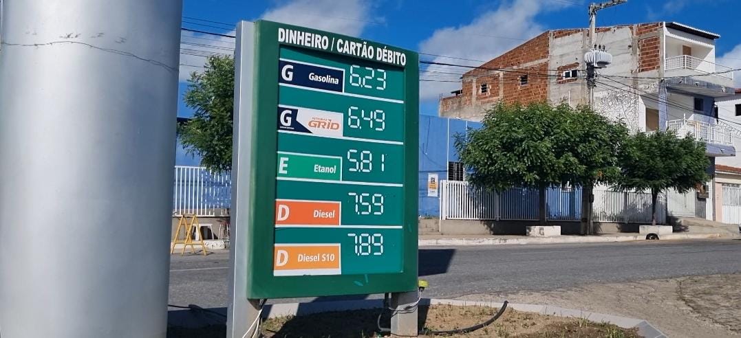 Preço da gasolina continua a baixar em Patos e litro já é encontrado a R$ 6,23