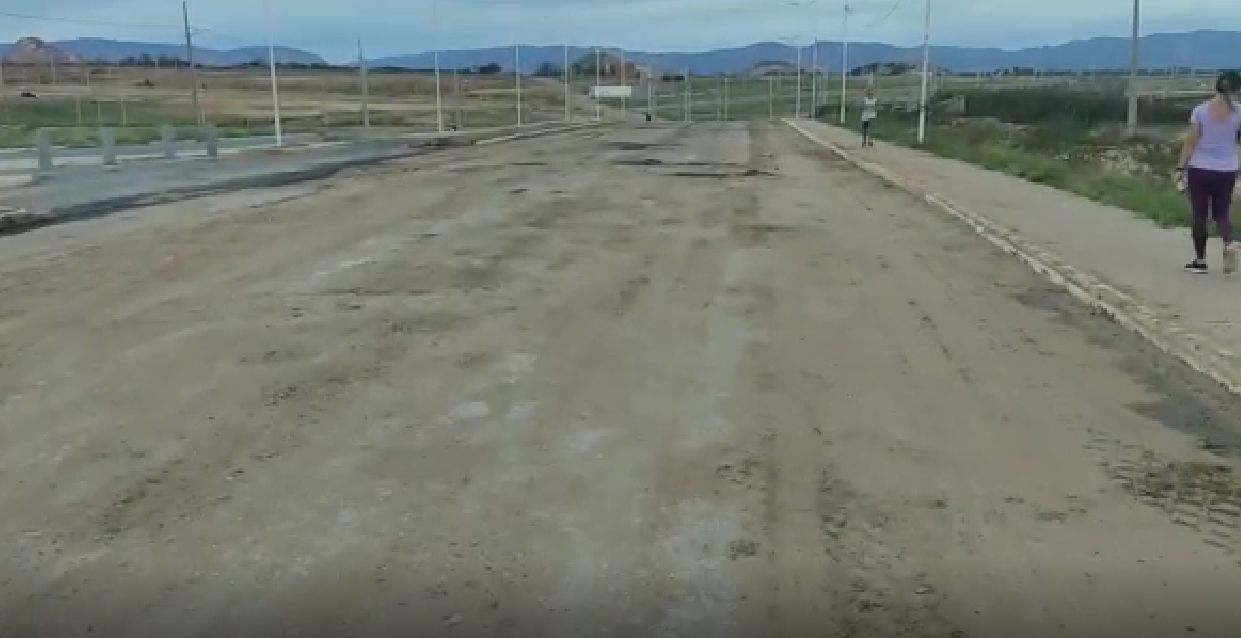 Vereador denuncia que obras da Alça Sudeste em Patos voltaram a ser paralisadas. Prefeitura se pronuncia e rebate informação