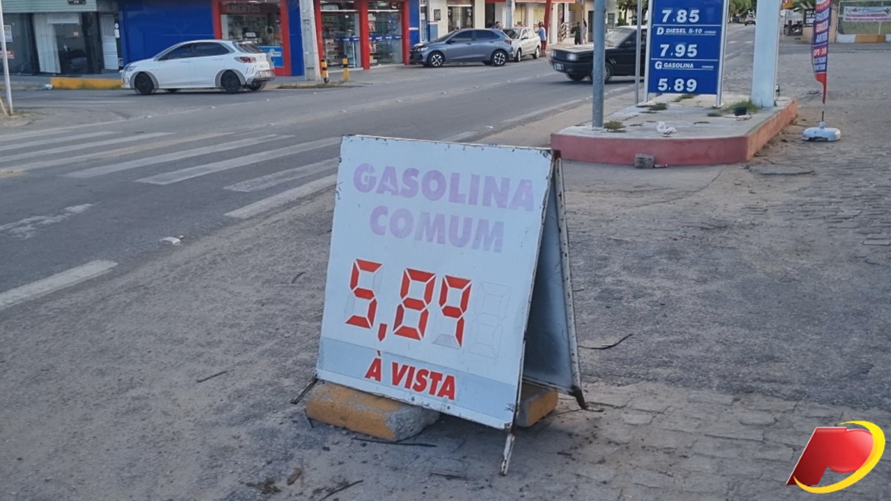Após redução do ICMS, preço da gasolina nos postos de Patos seguem caindo e já saem da casa dos R$ 6,00. VÍDEO