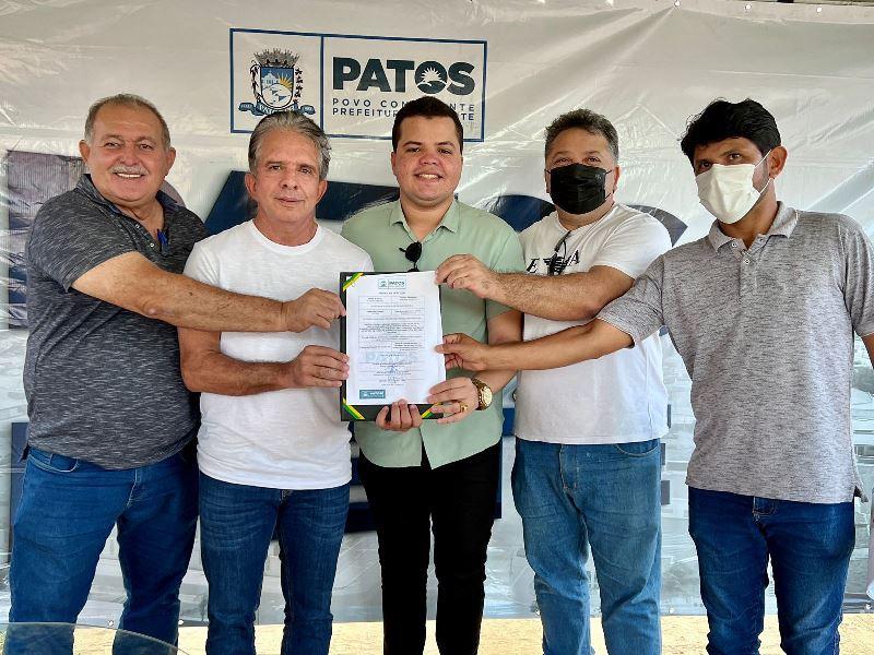 Prefeito Nabor assina ordem de serviço para pavimentação de ruas na zona sul; investimento soma mais de R$ 2,4 mi