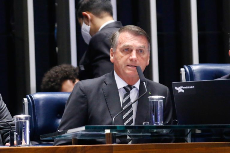 Com presença de Bolsonaro, Congresso promulga emendas do estado de emergência, do piso da enfermagem e do filtro de recursos no STJ