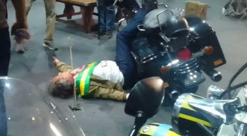 Vídeo com encenação de Bolsonaro 