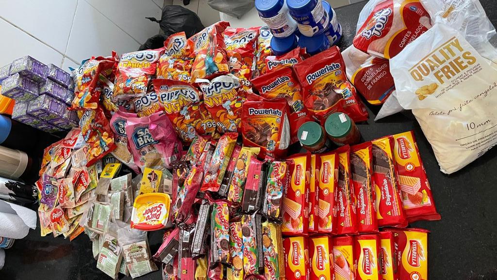 PROCON Patos realiza apreensões de produtos impróprios para o consumo em supermercados