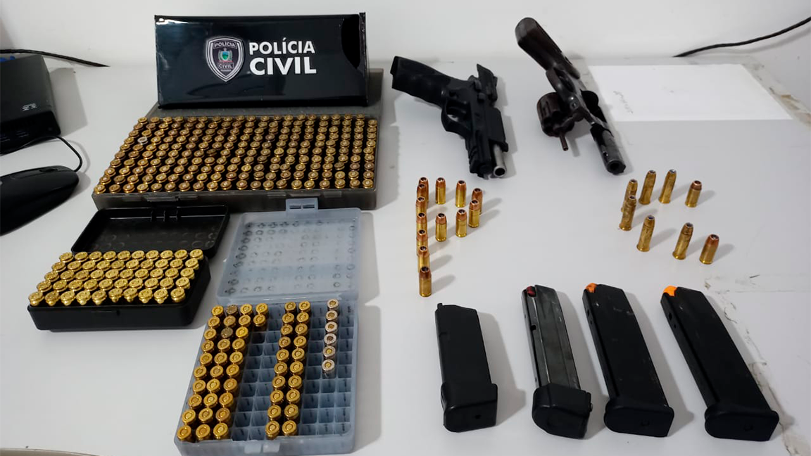 Durante investigações, DHE prende dois indivíduos portando arma de fogo na noite desta segunda-feira (18), em Patos