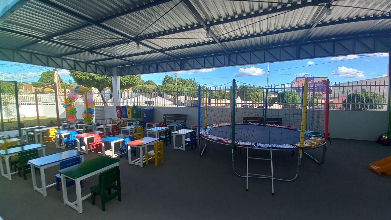 Prefeitura de Catingueira entrega creche com capacidade para 100 alunos totalmente equipada