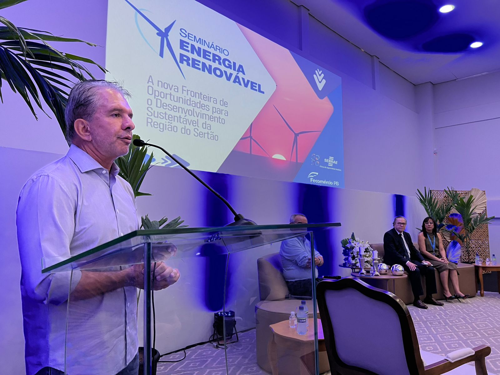 Prefeito Nabor participa de seminário sobre energia renovável e destaca importância do debate para Patos e região