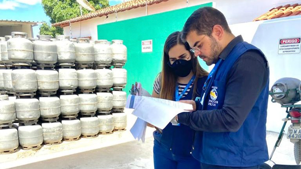 PROCON Patos realiza ação junto às revendas de gás de cozinha. Um estabelecimento foi autuado