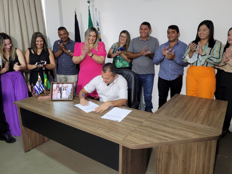 Prefeito de Catingueira, Suélio Félix, assina 7 ordens de serviço e investe mais de R$ 3 milhões na cidade