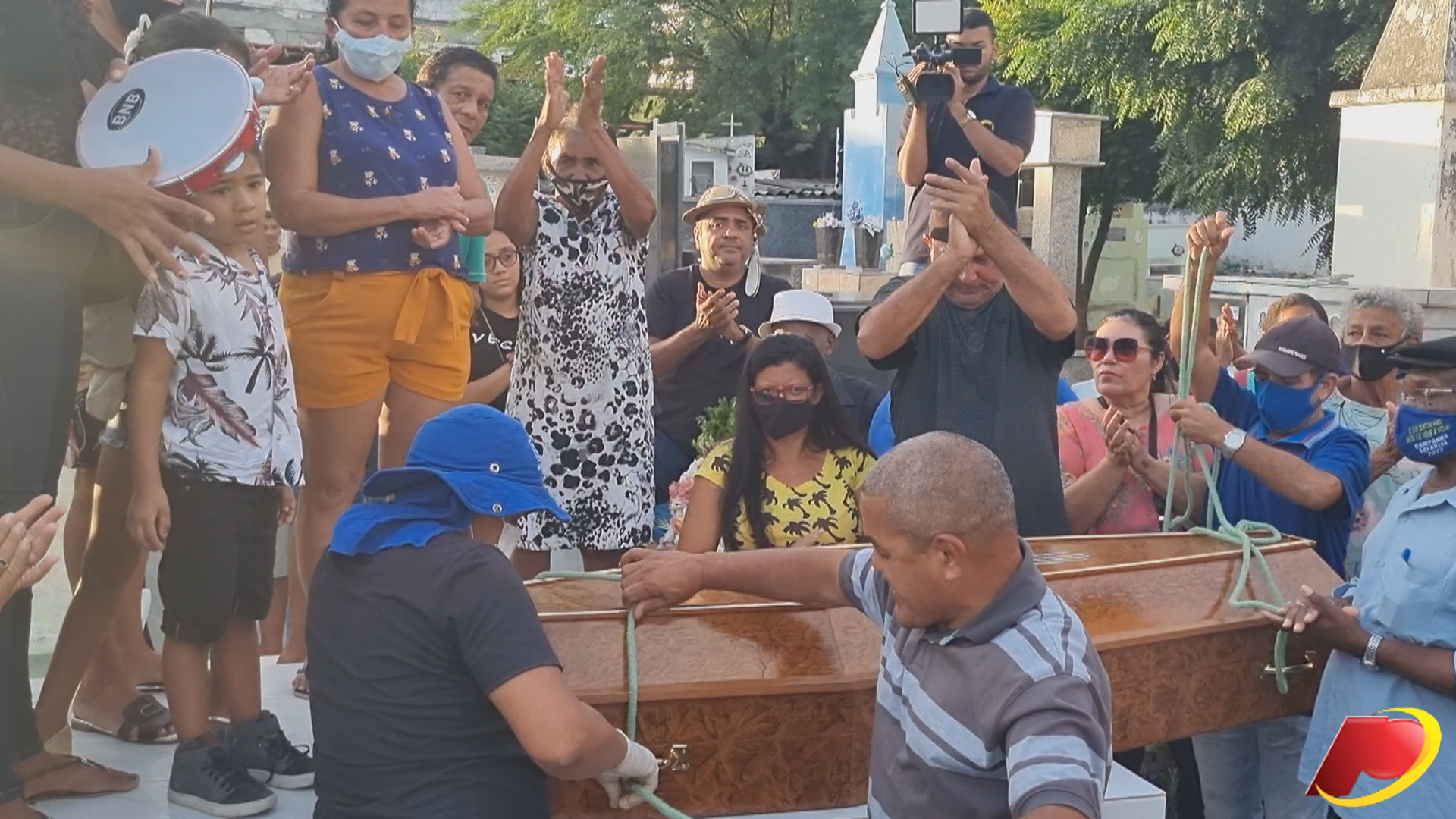 Patos dá o último adeus ao cantor e compositor Derréis. Veja o vídeo