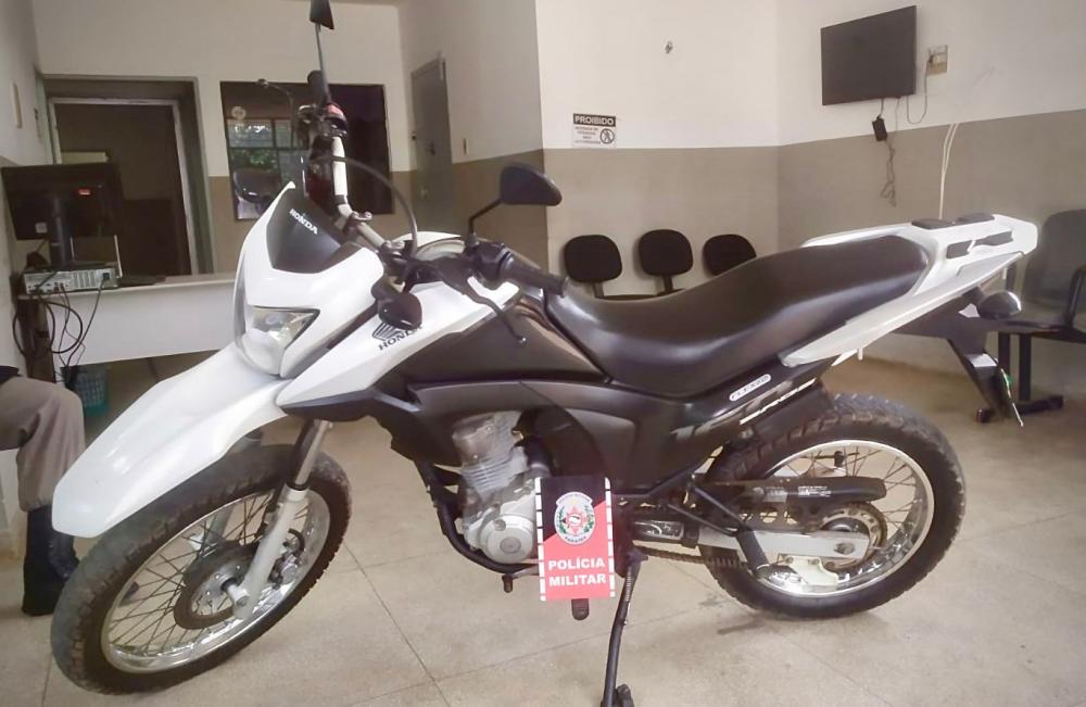 Mais uma motocicleta roubada é recuperada pela Polícia Militar, em Teixeira