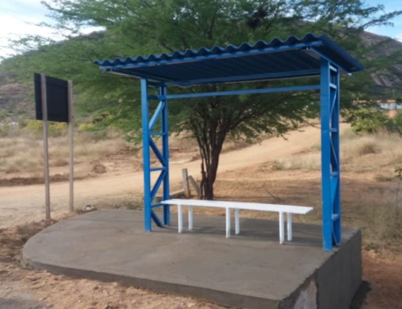 Prefeitura de Passagem reforça sinalização em lombadas e construção de ponto de ônibus