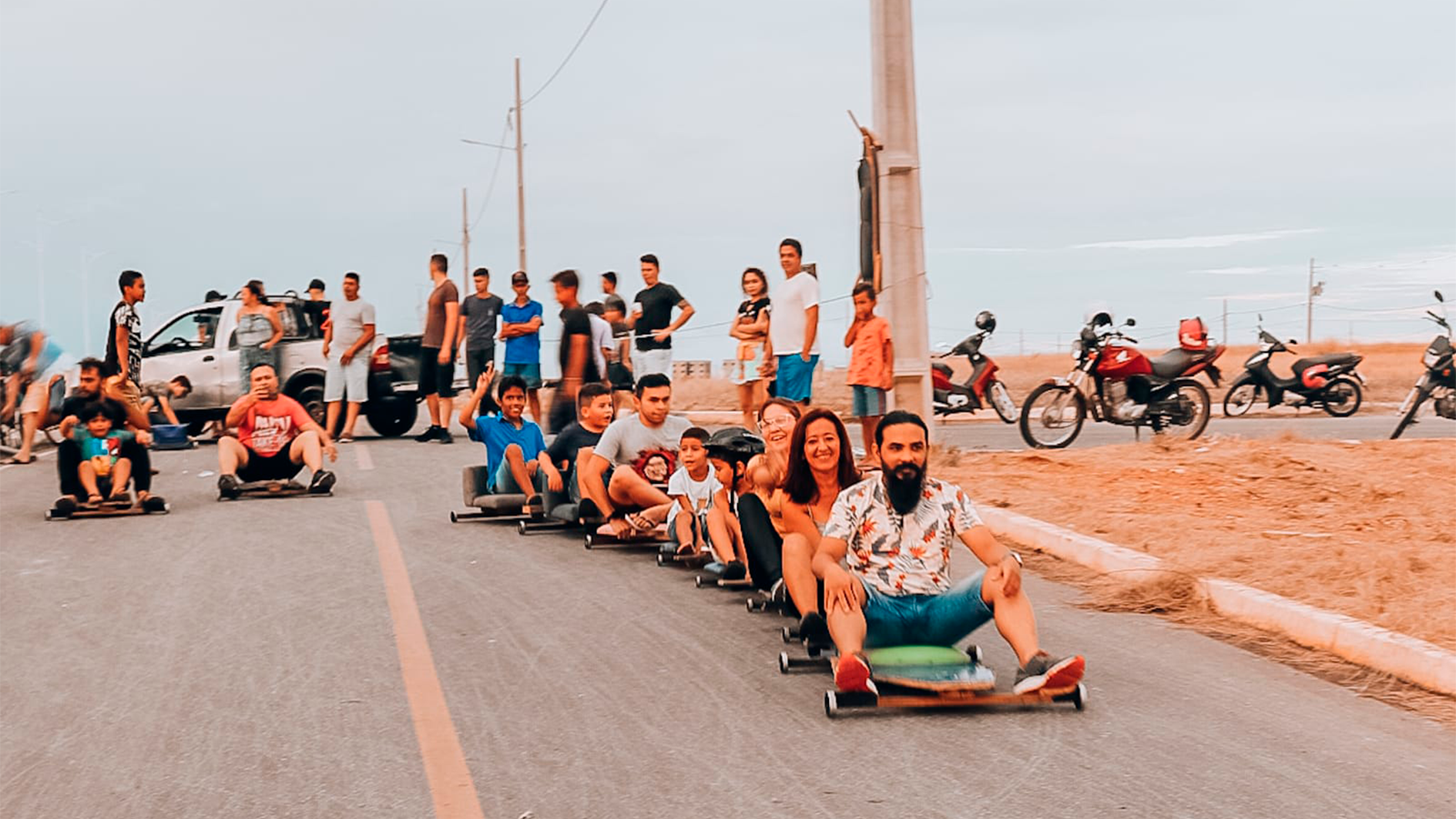 Nostalgia: Carrinho de rolimã reúne famílias, amigos e crianças na cidade de Patos. VEJA VÍDEO