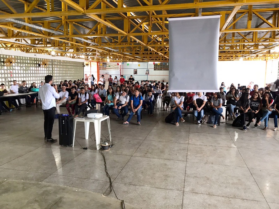 Projeto CREAS na Escola leva conhecimento para crianças e adolescentes das escolas de Patos