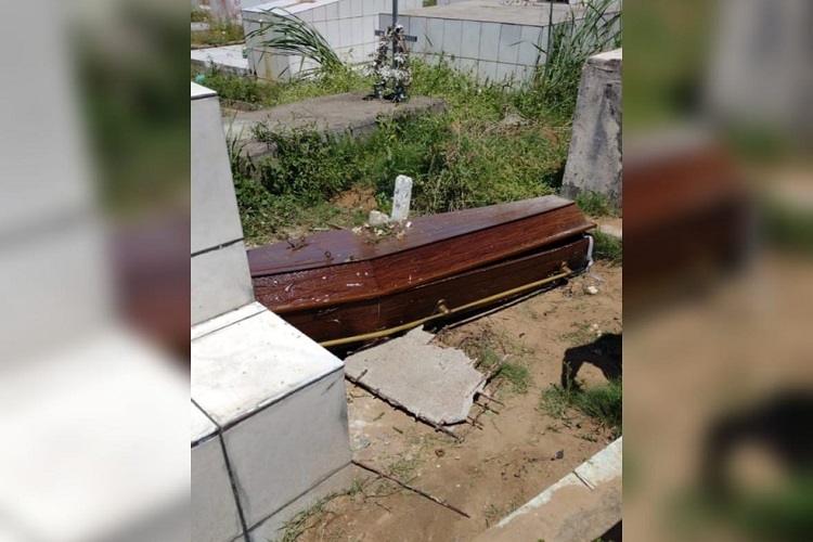 No Ceará: Criminosos invadem cemitério, tiram defunto do túmulo e queimam o cadáver