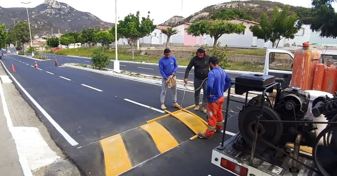 Em Mãe d’Água: Ruas asfaltadas recebem sinalização horizontal para ampliar a segurança no trânsito