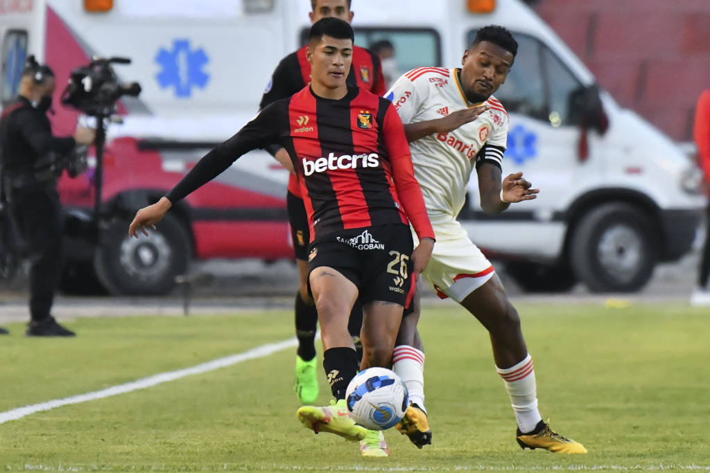 Com um a menos e em grande noite de Daniel, Inter segura empate com o Melgar na Sul-Americana