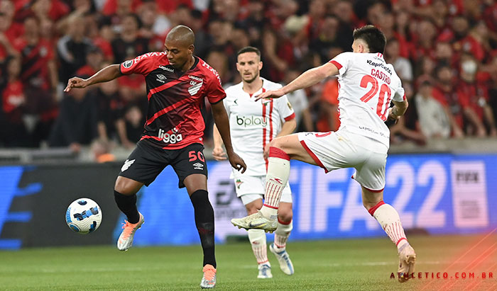 Jogando na Arena da Baixada, Athletico-PR empata com Estudiantes