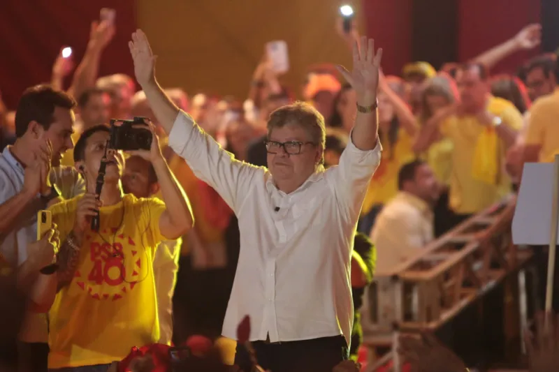 PSB homologa candidatura de João Azevedo ao Governo e Pollyana para Senado