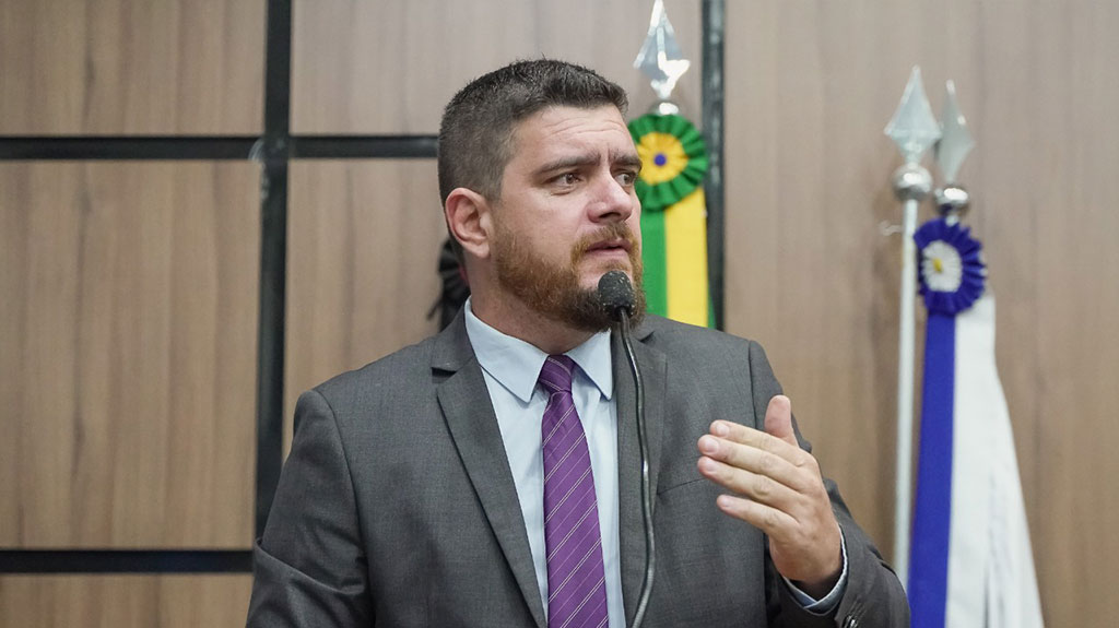 Vereador cobra cursos técnicos e profissionalizante para Patos e critica verba destinada a outro município