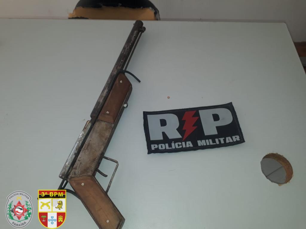 Polícia Militar apreende arma de fogo após vias de fato entre vizinhas no bairro da Vitória, em Patos