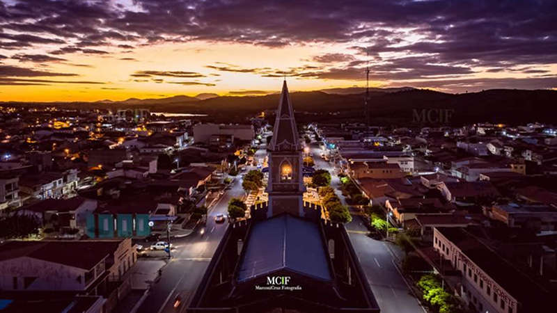 Justiça cassa mandatos de prefeita e vice aqui no Sertão