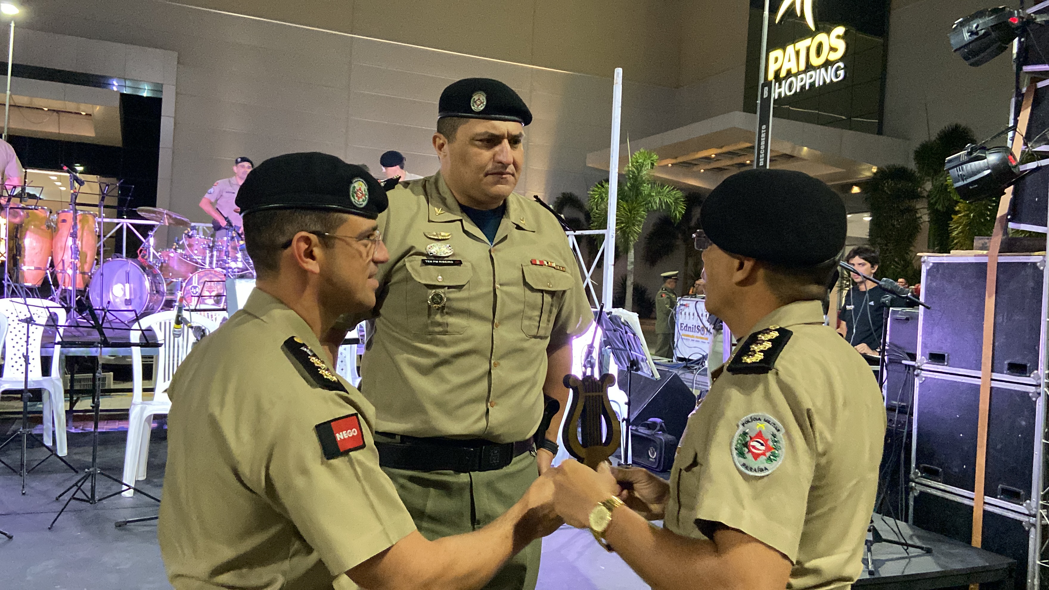 Evento em comemoração aos 29 anos da Banda de música do 3°BPM é realizado nesta sexta-feira (12), em Patos, e reúne um grande público. VEJA REPORTAGEM