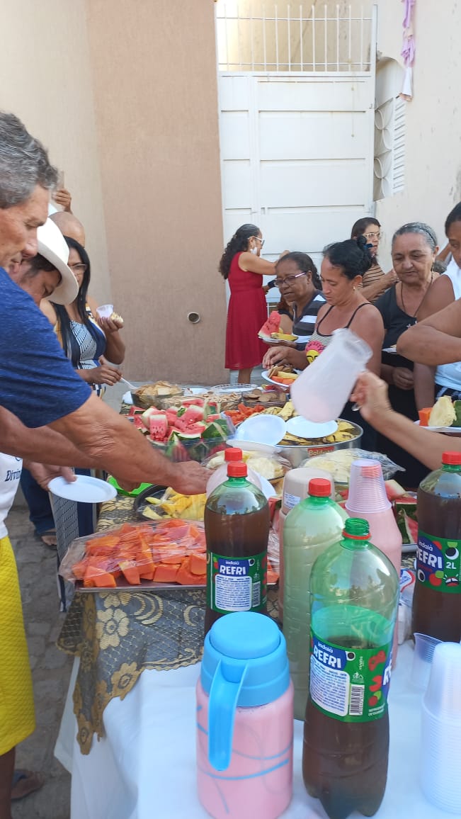 Projeto Sopão da Solidariedade realiza café da manhã em comemoração ao dia dos pais. Veja vídeo