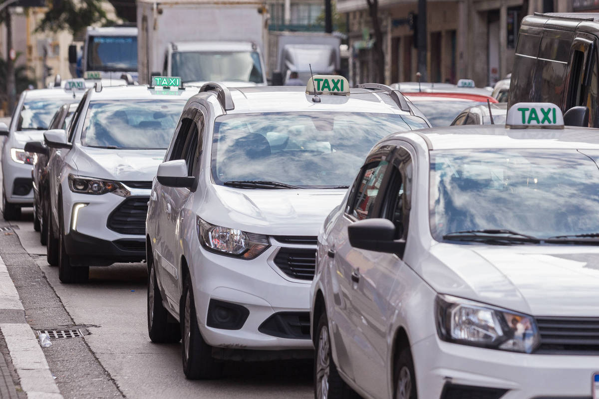Auxílio Taxista com parcela dobrada começa a ser pago hoje (16)