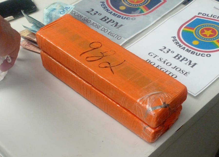 Polícia Militar prende em Teixeira-PB, foragido acusado de tráfico de drogas em São José do Egito-PE