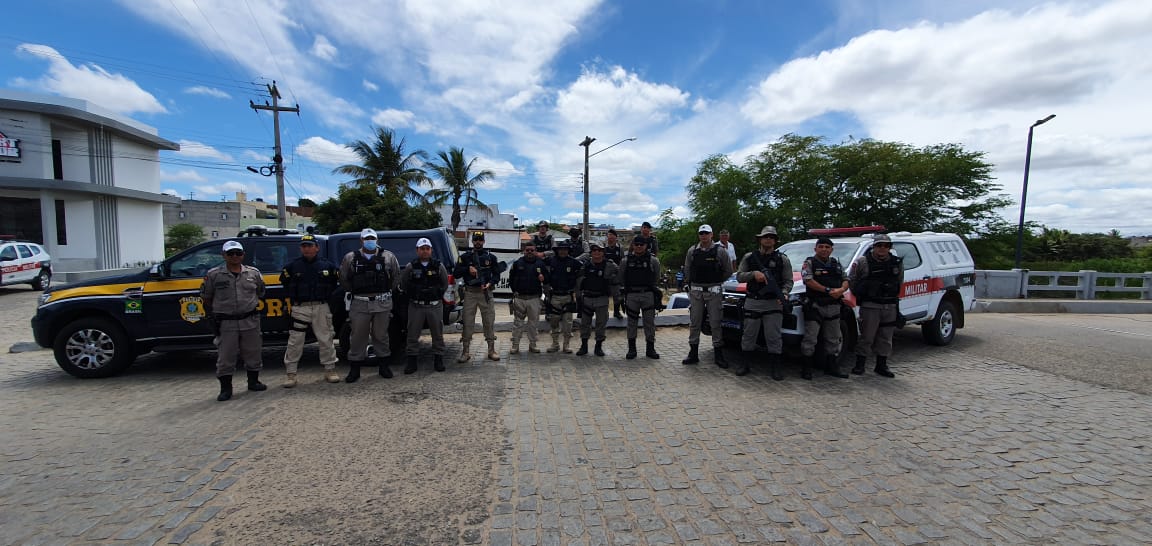 Integração: Polícia Militar e PRF realizam ação conjunta de fiscalização contra fraudes veiculares na cidade de Desterro-PB e recuperam motocicleta