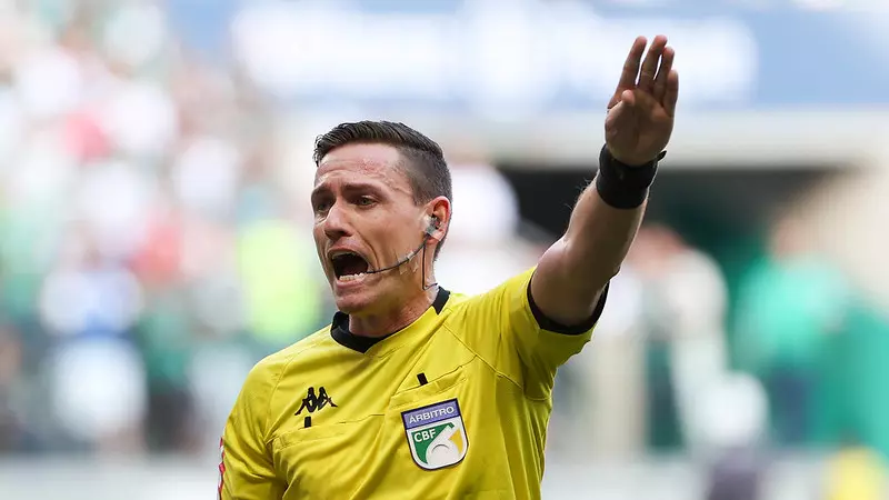 CBF define árbitros dos jogos de ida da semifinal da Copa do Brasil; veja detalhes