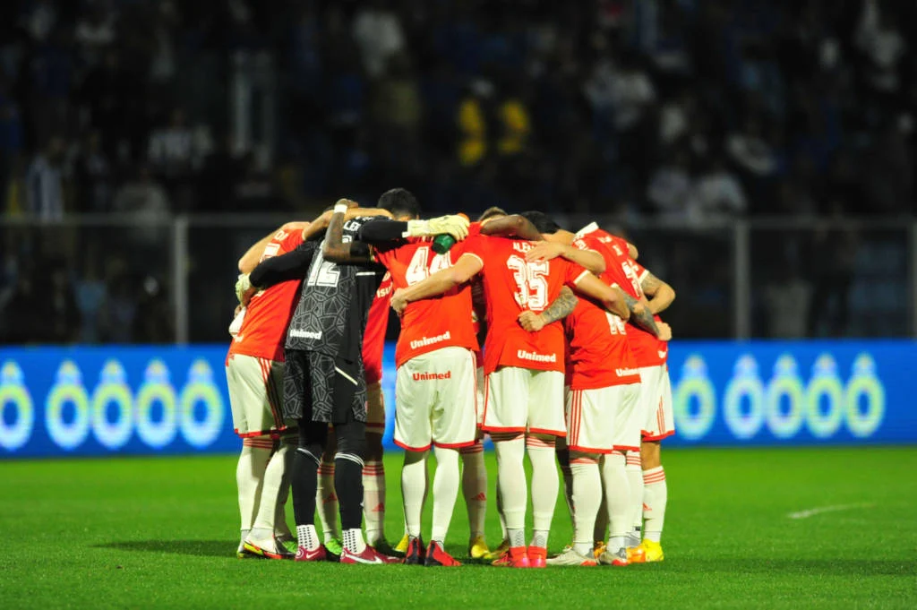 Inter bate Avaí com gol nos acréscimos e empata com o Corinthians na tabela do Brasileiro