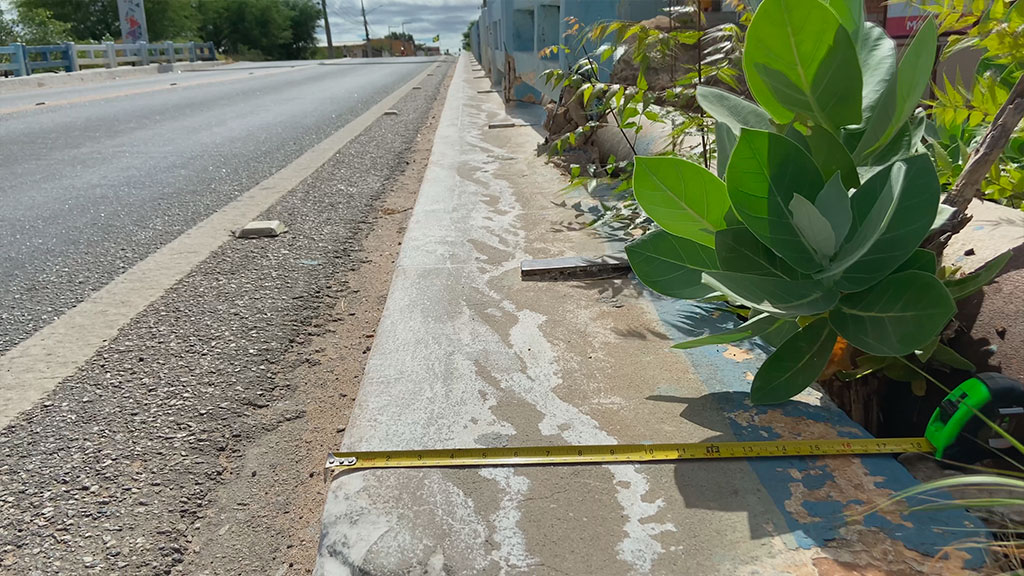 Populares pedem alargamento de passarela que liga o bairro Brasília ao bairro do Salgadinho, em Patos. Veja reportagem
