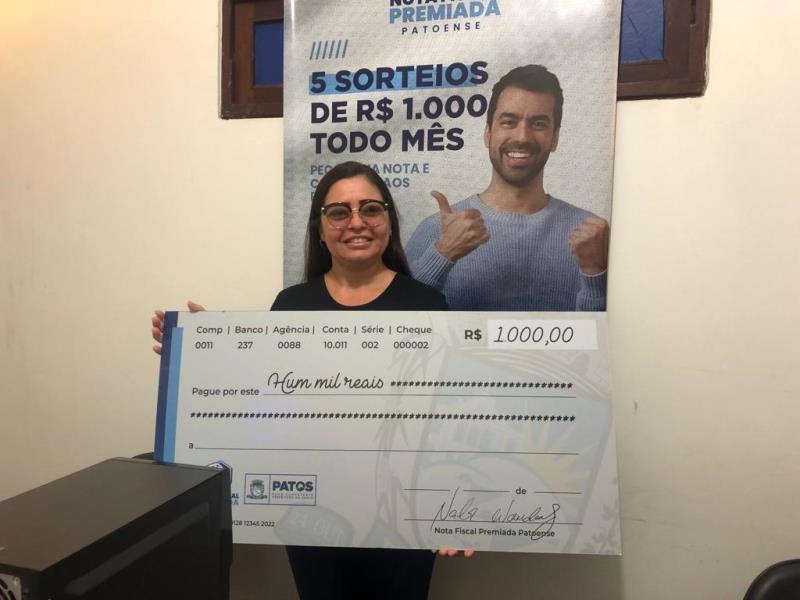 Ganhadora do Programa Nota Fiscal Premiada Patoense destaca importância de emissão de NF