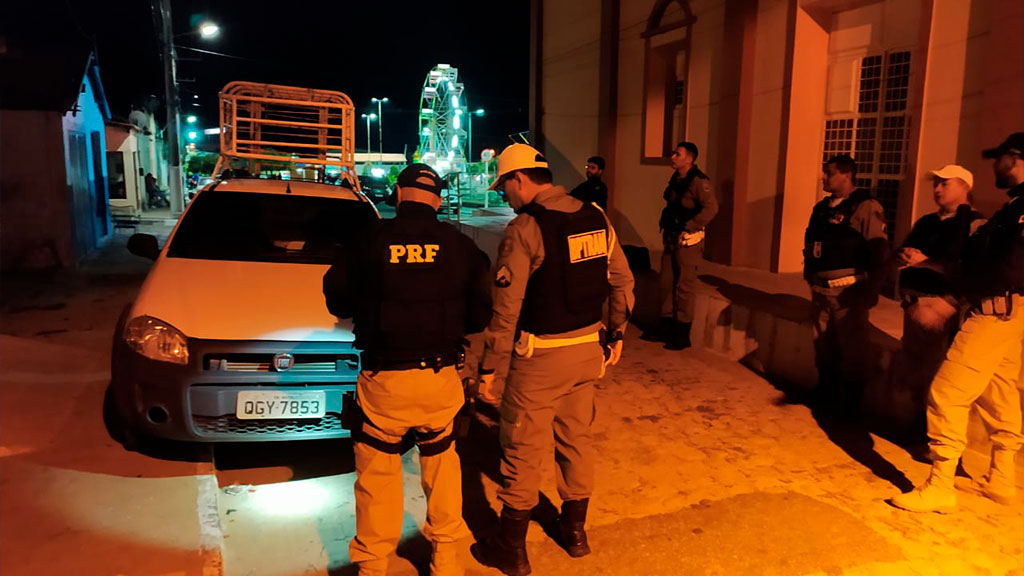 Polícia Militar recupera caminhonete roubada em Cacimba de Areia-PB