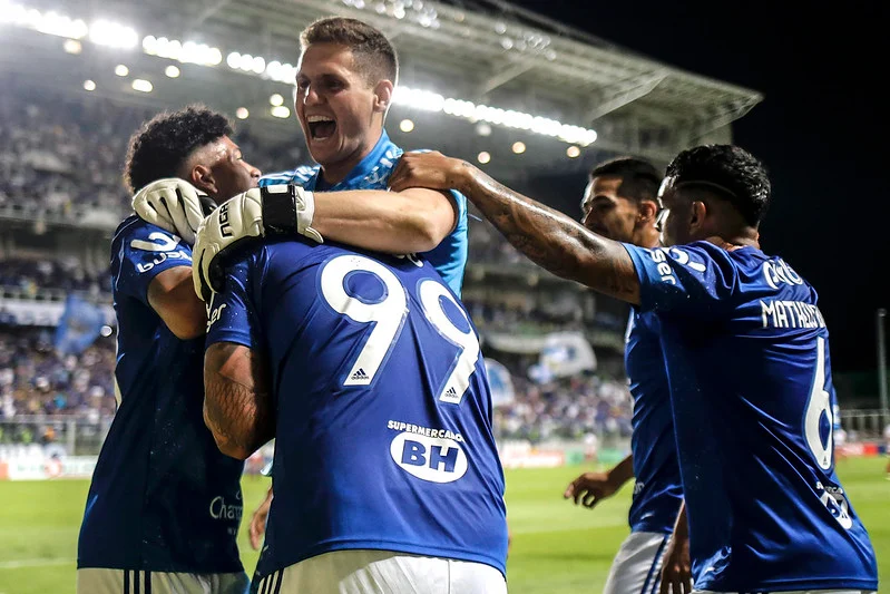 Cruzeiro goleia o Náutico e amplia vantagem na liderança da Série B