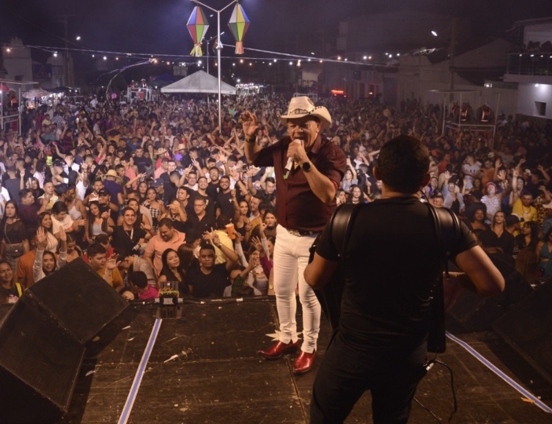 Noite Inesquecível com Toca do Vale lota a Praça do Forró no João Pedro de Cacimba de Areia