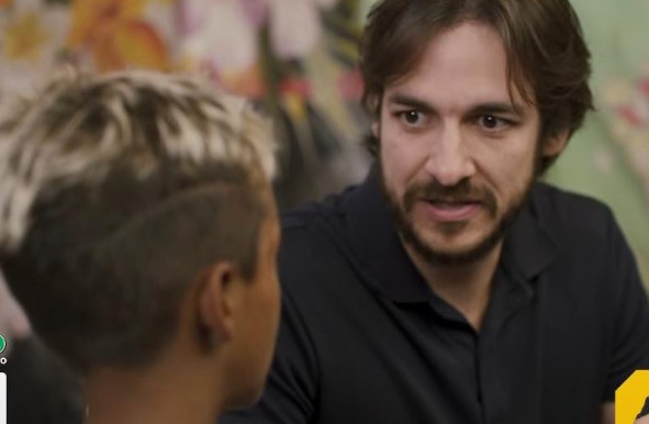 Pedro Cunha Lima é denunciado por uso de imagem de criança em situação de vulnerabilidade em guia eleitoral