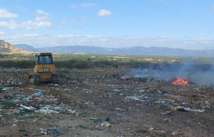 Major Galvão diz que incêndio no Lixão de Patos já está bastante controlado. OUÇA