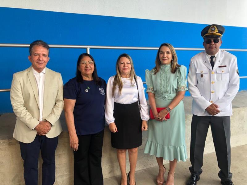 Semana da Pátria: ECIM CIEP III Firmino Ayres realiza Hasteamento do Pavilhão Nacional