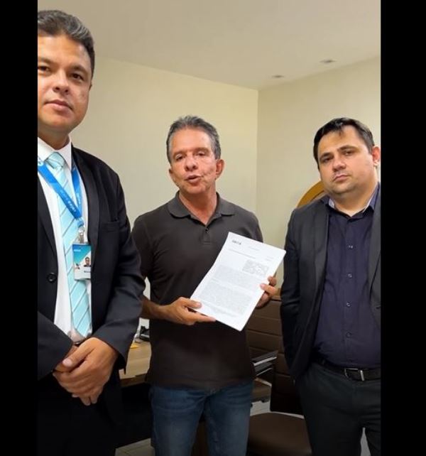 Prefeito assina convênio de quase R$ 2 mi para pavimentação asfáltica em Patos