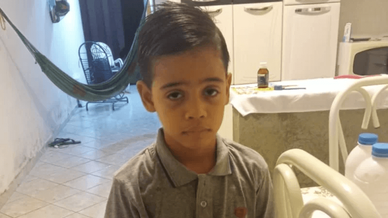 Família de Cacimba de Areia faz vaquinha para garoto de 7 anos portador de malformação arteriovenosa na perna e que precisa passar por procedimento que custa R$ 70 mil