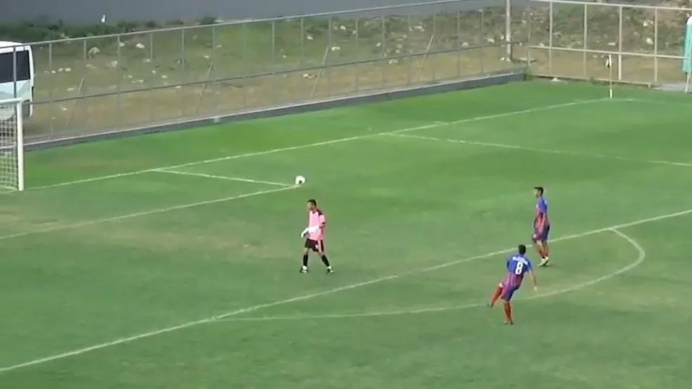 Jogador do Atlético-AM marca gol contra de propósito na 2ª divisão do Amazonas; veja vídeo