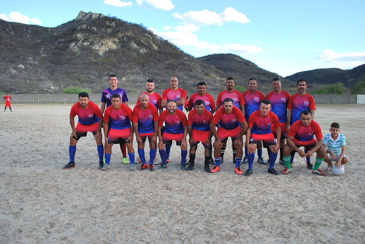 Amistoso beneficente realizado em Mãe d'Água é um sucesso e organizadores fazem entrega de alimentos para família carente do município