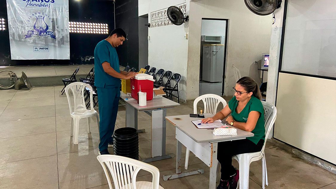 Baixo número de pessoas em busca de atualizar o cartão vacinal contra a Covid é registrado em Patos