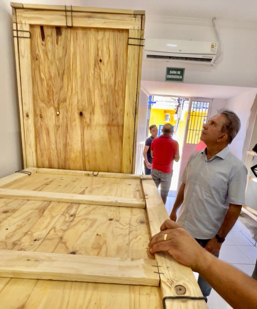 Novo aparelho de mamografia chega à rede municipal de saúde de Patos. Prefeito comenta